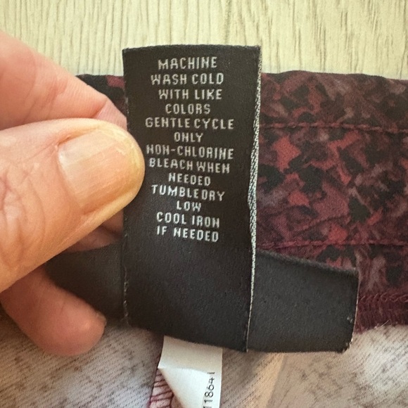 LANE BRYANT On-The-Go mid-rise ankle pants in burgundy & black. NWOT - Picture 3 of 6